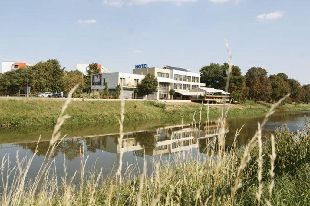 Hotel River Nitra Exterior photo